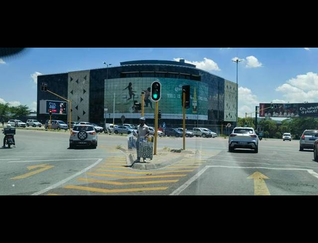 BUSINESS PROPERTY TO RENT IN LYNNWOOD GLEN